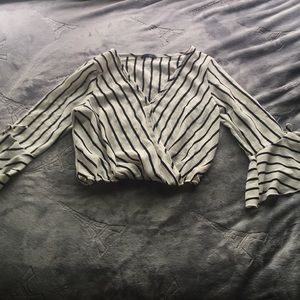 Black/White colored cropped blouse